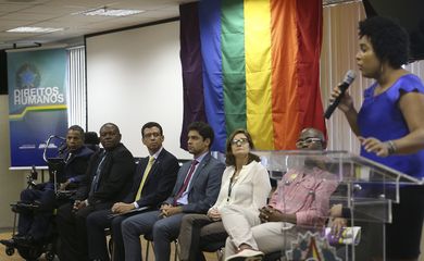 Ludmila Santiago, integrante da Associação do Núcleo de Apoio e Valorização à Vida de Travestis, Transexuais e Transgêneros do Distrito Federal e Entorno, participa do lançamento do Pacto Nacional de Enfrentamento à LGBTfobia.