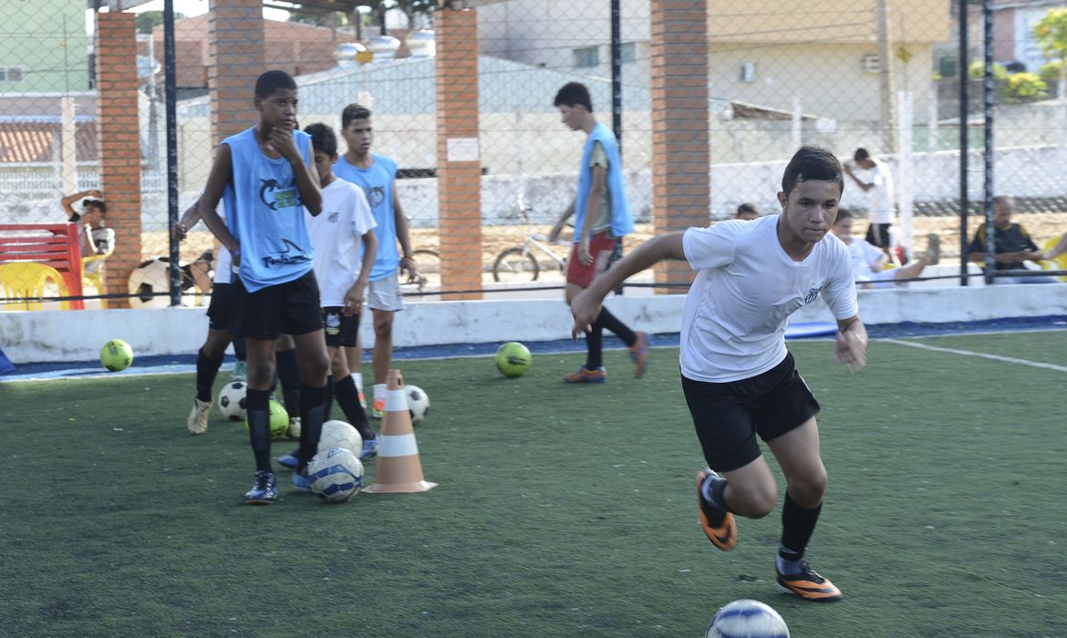 Cuiabá - Escolinha de futebol do Santos em Cuiabá (Antonio Cruz/Agência Brasil)
