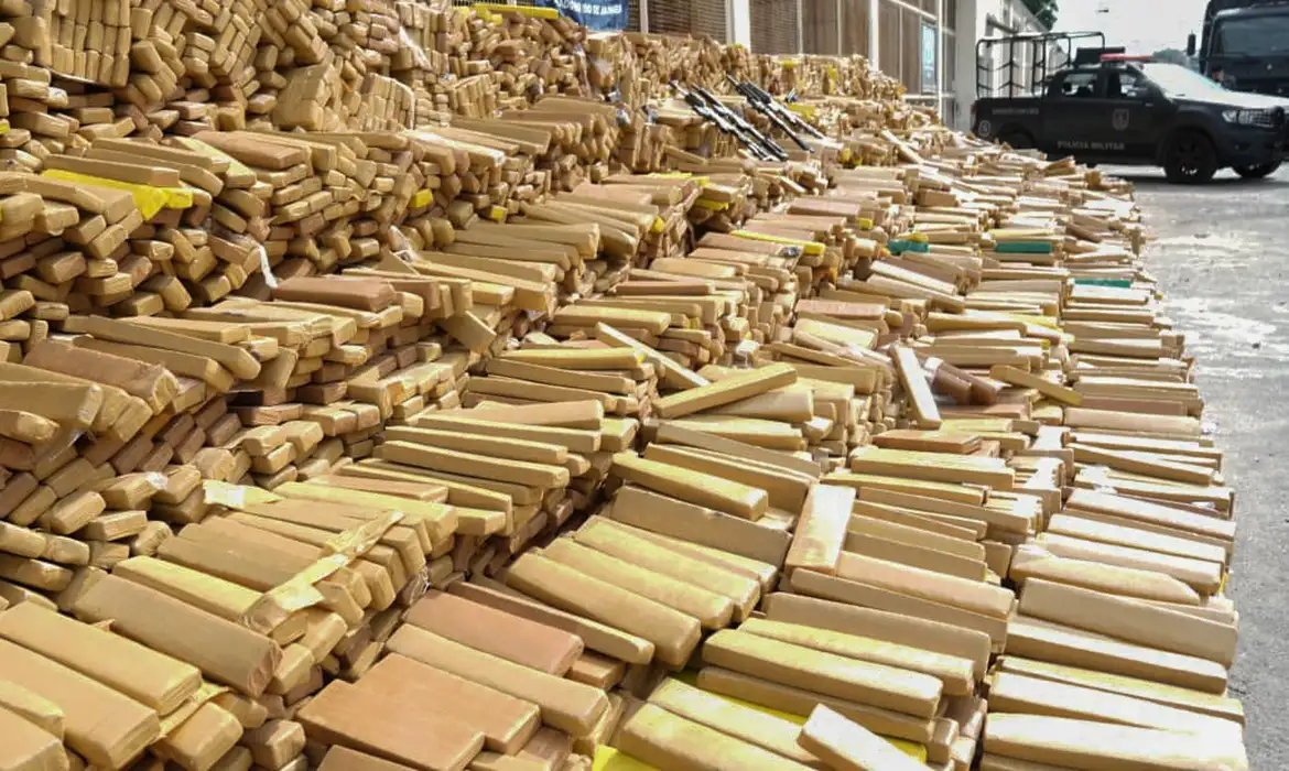 08/04/2026 - Polícia Militar apreende 48 toneladas de Drogas no Complexo da Maré. Foto: PMERJ/Divulgação