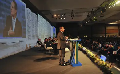 O presidente da Câmara dos Deputados, Eduardo Cunha, discursa durante encontro na 18ª Marcha em Defesa dos Municípios (Jane de Araújo/Agência Senado)