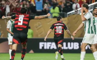 No Mundial de Clubes, Flamengo estreia com vitória; Fluminense empata