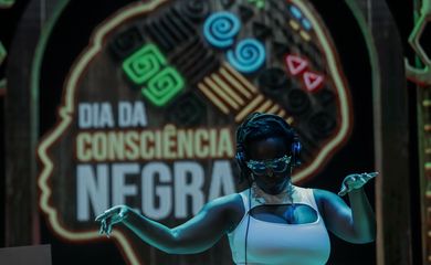 Brasília (DF) 20/11/2024 – Populares participam de evento comemorativo ao Dia da Consciência Negra na torre de TV.
Foto: Joédson Alves/Agência Brasil