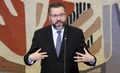 O novo ministro das Relações Exteriores, Ernesto Araújo, durante solenidade de transmissão de cargo, no Palácio Itamaraty.