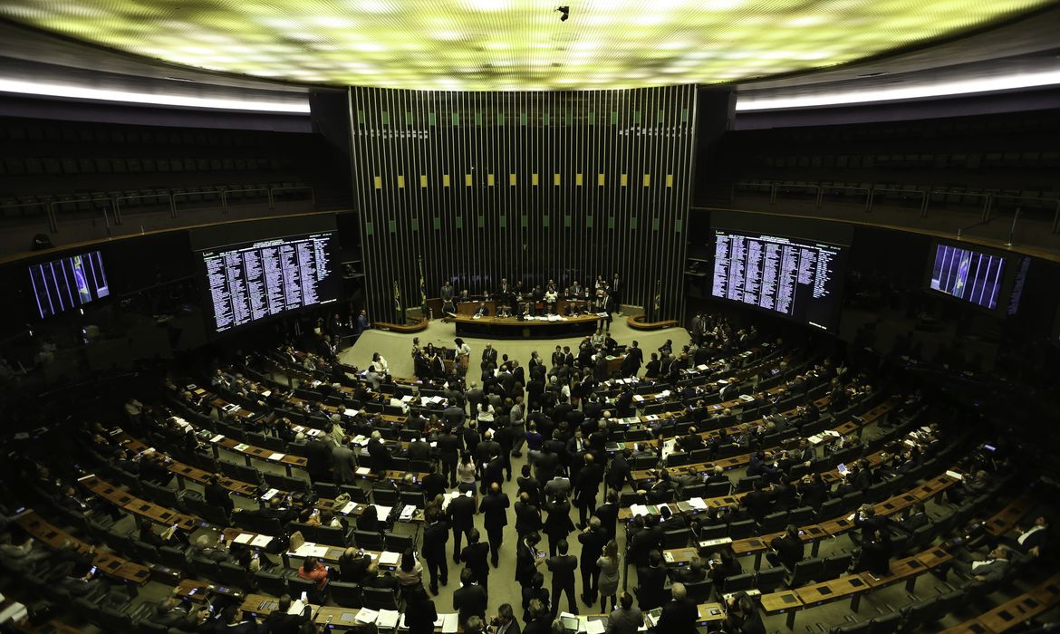 Brasília - Sem acordo para votação da Proposta de Emenda à Constituição da Reforma Política (PEC 77/03), sessão da Câmara foi encerrada (Fabio Rodrigues Pozzebom/Agência Brasil)