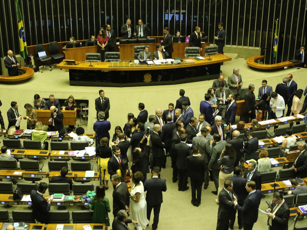 O Congresso Nacional Realiza Sessão Plenária Para Votar Oito Vetos ...