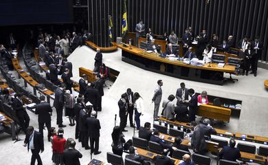 Brasília - O presidente da Câmara dos Deputados, Eduardo Cunha, durante sessão plenária  (Valter Campanato/Agência Brasil)