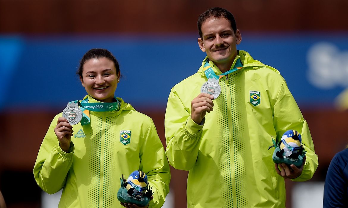 Ana Machado e Marcos D'Almeida - tiro com arco - Pan de Santiago - em 05/11/2023 - prata no feminino e prata por equipes no masculino