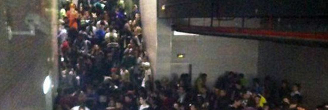 Tumulto na Madrid Arena, durante a festa de Dia das Bruxas Thriller Music Park