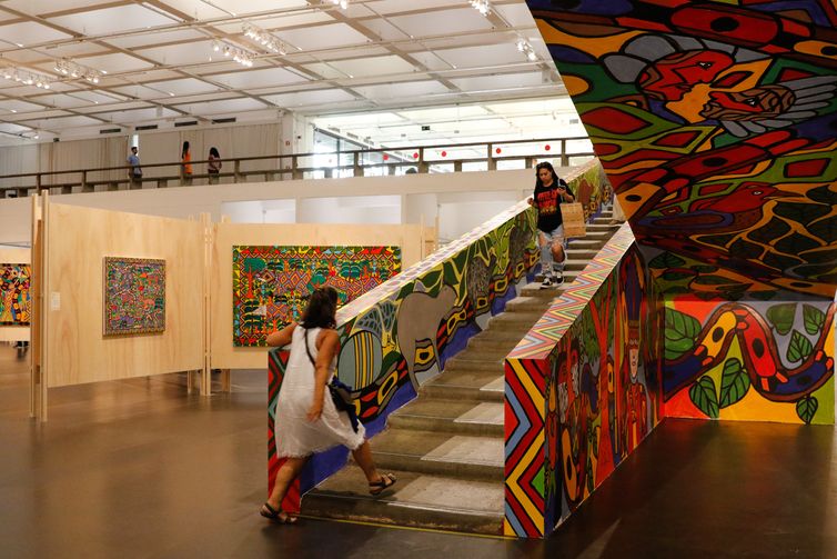 São Paulo (SP), 24/03/2023 - O Museu de Arte de São Paulo (Masp) recebe a exposição Mirações, do Movimento dos Artistas Huni Kuin - MAHKU, na programação anual dedicada às histórias indígenas. Foto: Fernando Frazão/Agência Brasil