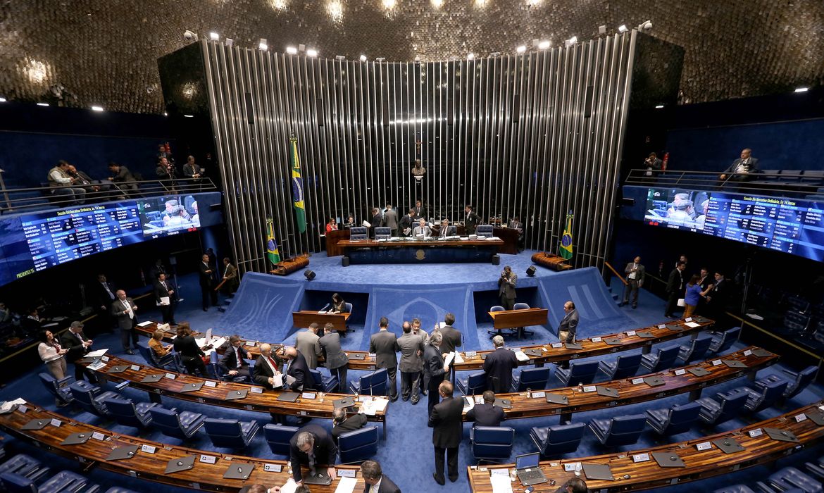 Brasília - Plenário do Senado aprova o PRS 34/2016, que prorroga prazo para o estado da Paraíba contratar operação de crédito externo (Wilson Dias/Agência Brasil)