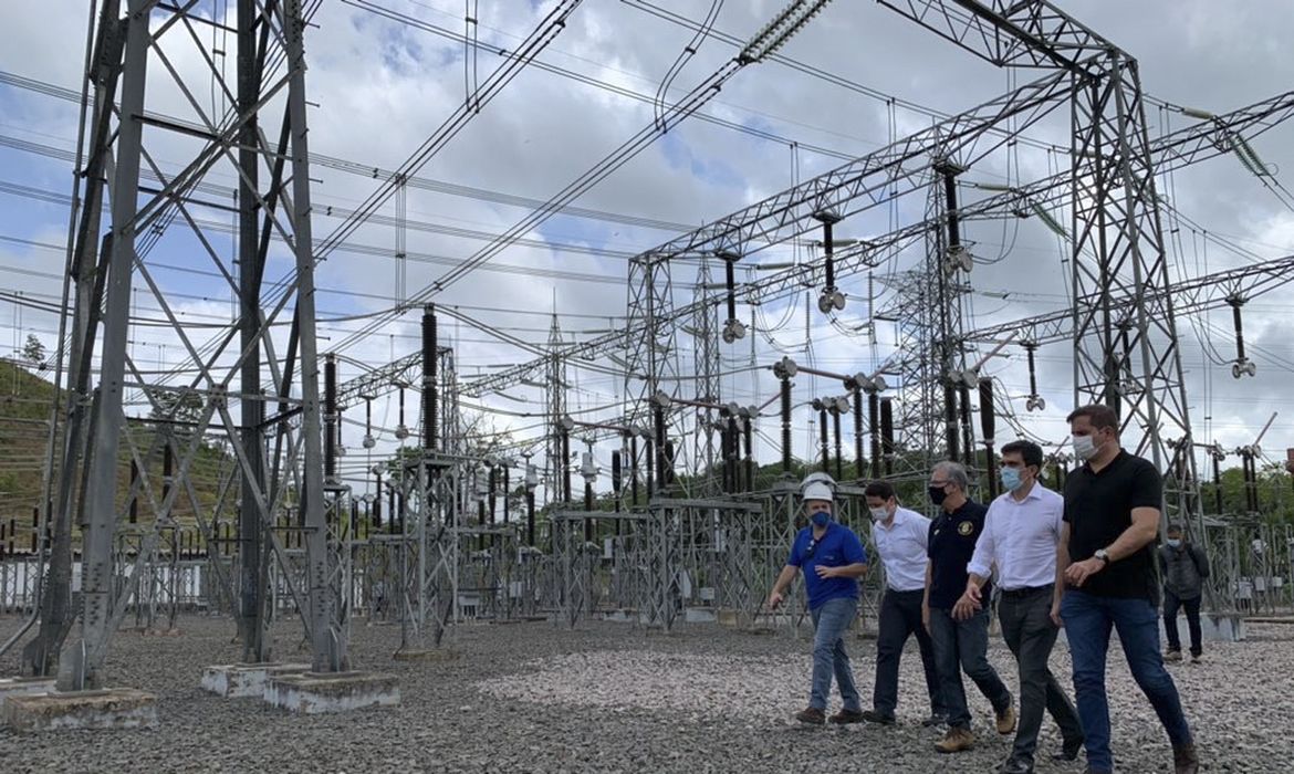Neste domingo, o Ministro de Minas e Energia, Bento Albuquerque, realizou uma visita técnica à subestação de Laranjal do Jari, no interior do Amapá, da empresa Linhas Macapá de Transporte e Energia, a fim de acompanhar as ações de