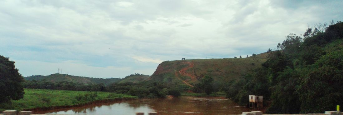 O Rio Itabapoana passa pelos estados de Minas Gerais, Rio de Janeiro e Espírito Santo.