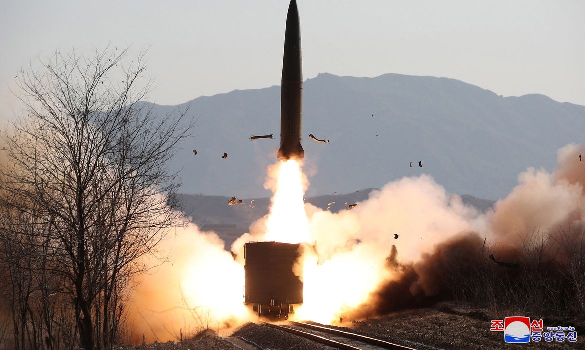 Coreia do Norte usou míssil ferroviário no teste de sexta-feira -KCNA