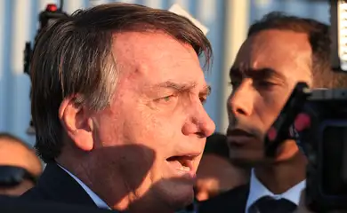 Brasília (DF) 18/05/2023 Ex-presidente, Jair Bolsonaro, na saída do Senado federal após visitar seu filho e senador, Flávio Bolsonaro. Foto Lula Marques/ Agência Brasil.