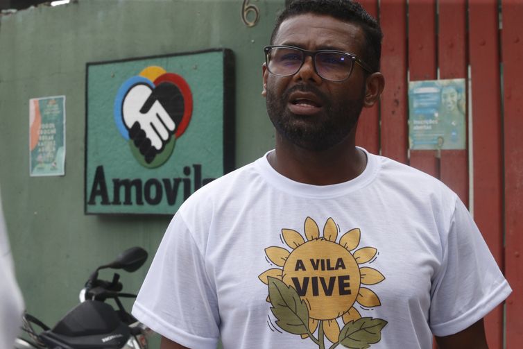 Paulo Pinto/Agência Brasil São Sebastião SP 19/02/2024 .Há um ano, chuvas provocaram deslizamentos em São Sebastião provocando dezenas de mortes. Ademilton Santos, morador da região. Foto Paulo Pinto/Agência Brasil