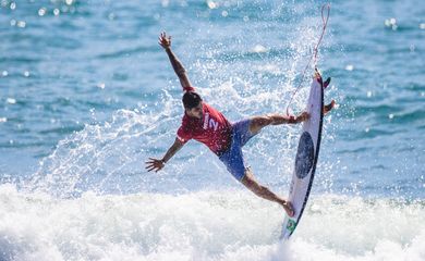 Equipe do surf do Time Brasil disputa a qualificatória em Tsurigasaki Surfing Beach. Na foto, destaque para o atleta Gabriel Medina. 