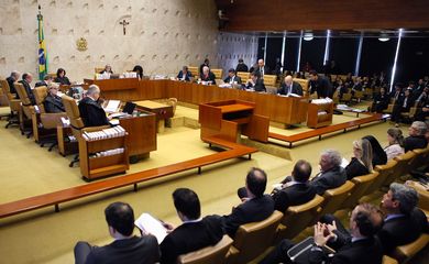 Plenário do Supremo começa a decidir sobre afastamento de parlamentares