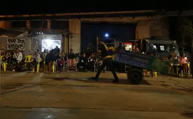 São Paulo SP 26/08/2023 - Favela do Moinho, na região central paulistana, celebra neste sábado (26) os dez anos da derrubada do muro que cercava a comunidade. A barreira, segundo laudo do Corpo de Bombeiros emitido à época, dificultava a evacuação do local em caso de incêndio. Foto Paulo Pinto/Agência Brasil
