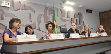 A Comissão Permanente Mista de Combate à Violência contra a Mulher (CMCVM) realiza audiência pública interativa da Comissão de Combate à Violência Contra Mulher para discutir a violência sexual contra mulheres nas universidades brasileiras.