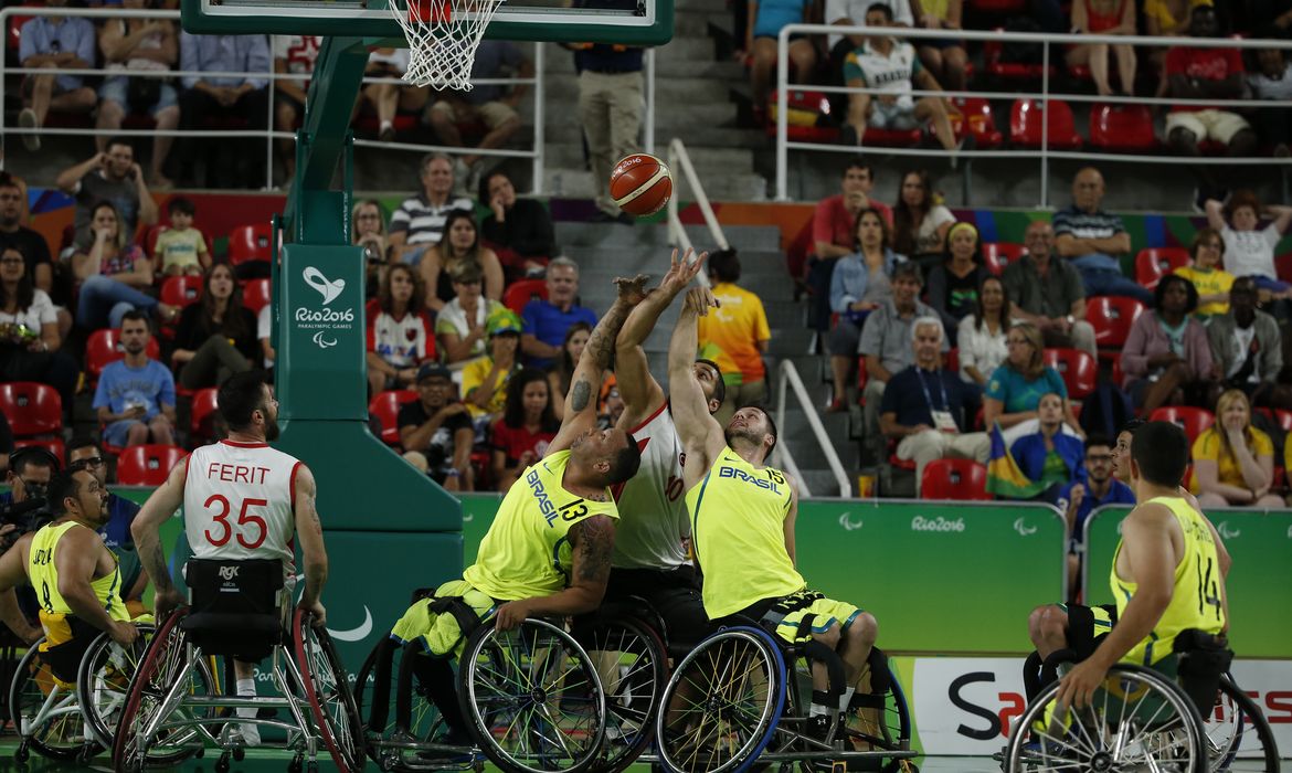 Rio de Janeiro - Brasil e Turquia se enfrentam nas quartas de final do basquete em cadeira de rodas nos Jogos Paralímpicos Rio 2016 (Fernando Frazão/Agência Brasil)