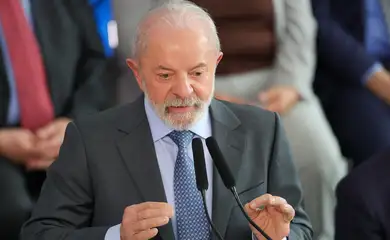 Brasília (DF) 26/11/2025 - O presidente Luiz Inácio Lula da Silva sanciona a lei que amplia a faixa de isenção do Imposto de Renda Pessoa Física para quem ganha até R$ 5 mil por mês e estabelece descontos para rendas de até R$ 7.350 mensais.  Foto: Fabio Rodrigues-Pozzebom/ Agência Brasil