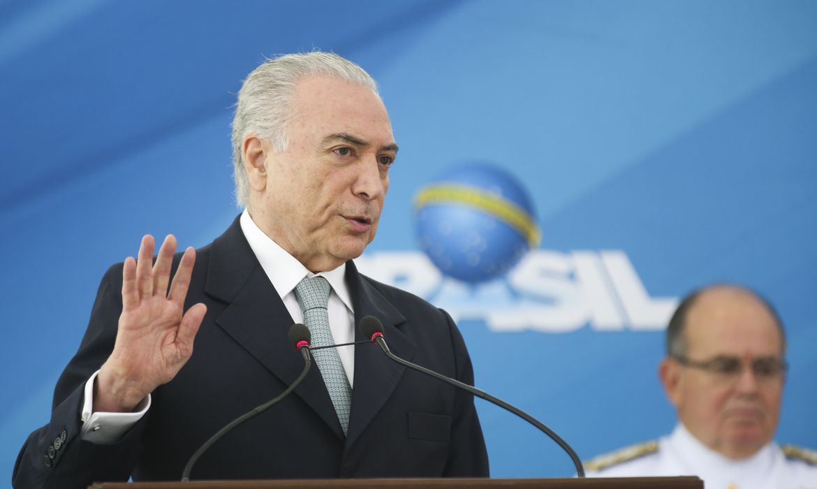 Brasília -  O presidente Michel Temer recebe os oficiais-generais promovidos em solenidade no Palácio do Planalto (Antonio Cruz/Agência Brasil)