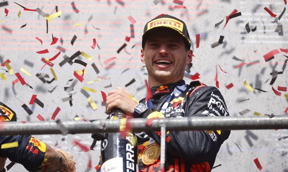 Verstappen comemora vitória na Bélgica