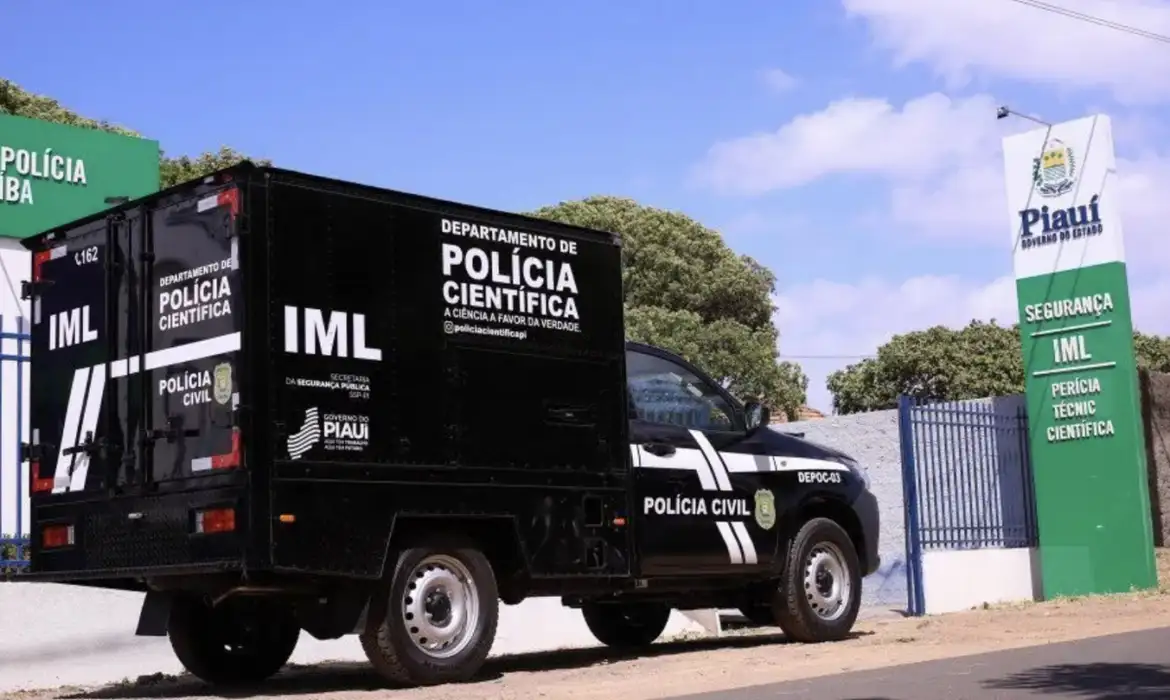 Parnaíba (PI), 06/01/2025 - Carro do IML da Polícia Civil que acompanha o caso do envenenamento de pessoas. Foto: PCPI/Divulgação