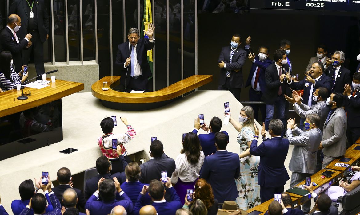 O deputado Arthur Lira discursa durante sessão para eleição dos membros da mesa diretora da Câmara dos Deputados.