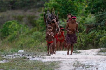 Surucucu (RR), 09/02/2023 - Mulheres e crianças yanomami em Surucucu, na Terra Indígena Yanomami.  Foto: Fernando Frazão/Agência Brasil