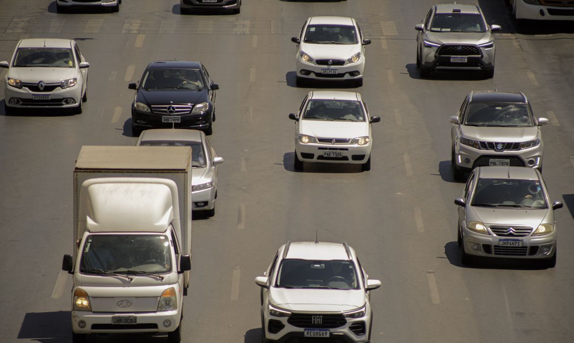 Brasília (DF) 18/09/2023 – Semana Nacional do Trânsito começa nesta segunda-feira, com o tema No trânsito, escolha a vida, o objetivo da Semana é promover a reflexão sobre a forma como nos deslocamos nas cidades e os problemas que o uso excessivo dos veículos pode causar ao meio ambiente e ao bem-estar da sociedadeFoto: Joédson Alves/Agência Brasil