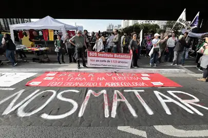 São Paulo (SP), 07/06/2025. Ato do Greenpeace no MASP contra o PL 2159. Foto: Paulo Pinto/Agência Brasil