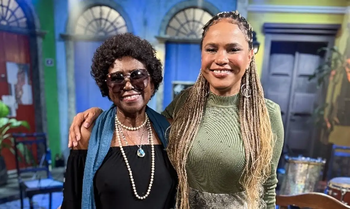 Brasília (DF), 06/06/2025  -  Áurea Martins celebra 85 anos com especial no programa Samba na Gamboa, da TV Brasil. Áurea Martins e Teresa Cristina no Samba na Gamboa / Divulgação / TV Brasil