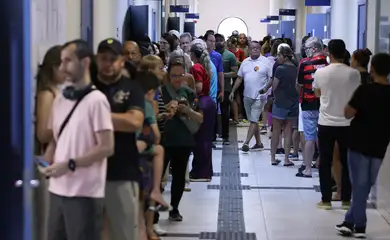 Brasília  DF  04/10/2026 - Votação do primeiro turno.  (Fila para votar no Colégio Leonardo da Vinci). FOTO: Lula Marques/Agência Brasil.