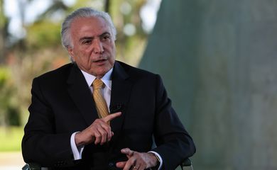O presidente Michel Temer concede entrevista à jornalista Roseann Kennedy, no Programa Nos Corredores do Poder