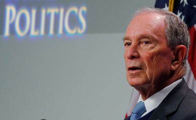 FILE PHOTO: Former New York City Mayor and possible 2020 Democratic presidential candidate Michael Bloomberg speaks at the Institute of Politics at Saint Anselm College in Manchester, New Hampshire, U.S., January 29, 2019. REUTERS/Brian Snyder