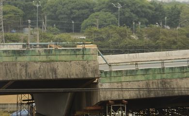 Viaduto que cedeu na pista expressa da Marginal Pinheiros na última quinta-feira (15), na altura do Parque Villa Lobos, zona oeste de São Paulo.