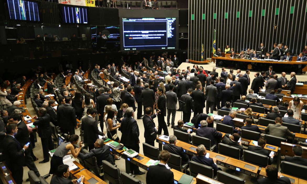Brasília - A PEC 241, que cria um teto para os gastos públicos é aprovada em 2º turno na Câmara(Fabio Rodrigues Pozzebom/Agência Brasil)