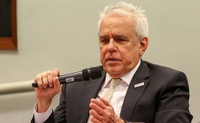 O presidente da Petrobras, Roberto Castello Branco, participa de  audiência pública na Comissão de Fiscalização Financeira e Controle da Câmara dos Deputados