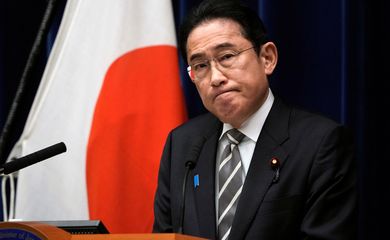 Japanese Prime Minister Fumio Kishida attends a news conference at the prime minister's office in Tokyo, Japan, 13 December 2023. Prime Minister Kishida said he will replace several ministers implicated in a political fundraising scandal.    FRANCK ROBICHON/Pool via REUTERS