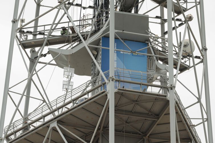 Brasília (DF), 02/02/2026 – Montagem da primeira estação de TV 3.0 (Detalhe da antena branca), essa estrutura será responsável por veicular as programações da EBC e da Rede Legislativa.
Foto: Joédson Alves/Agência Brasil
