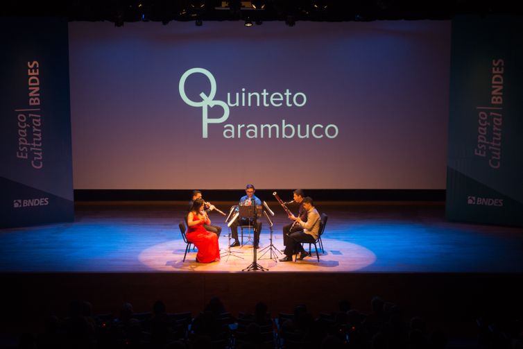 Partituras exibe concerto do Quinteto Parambuco