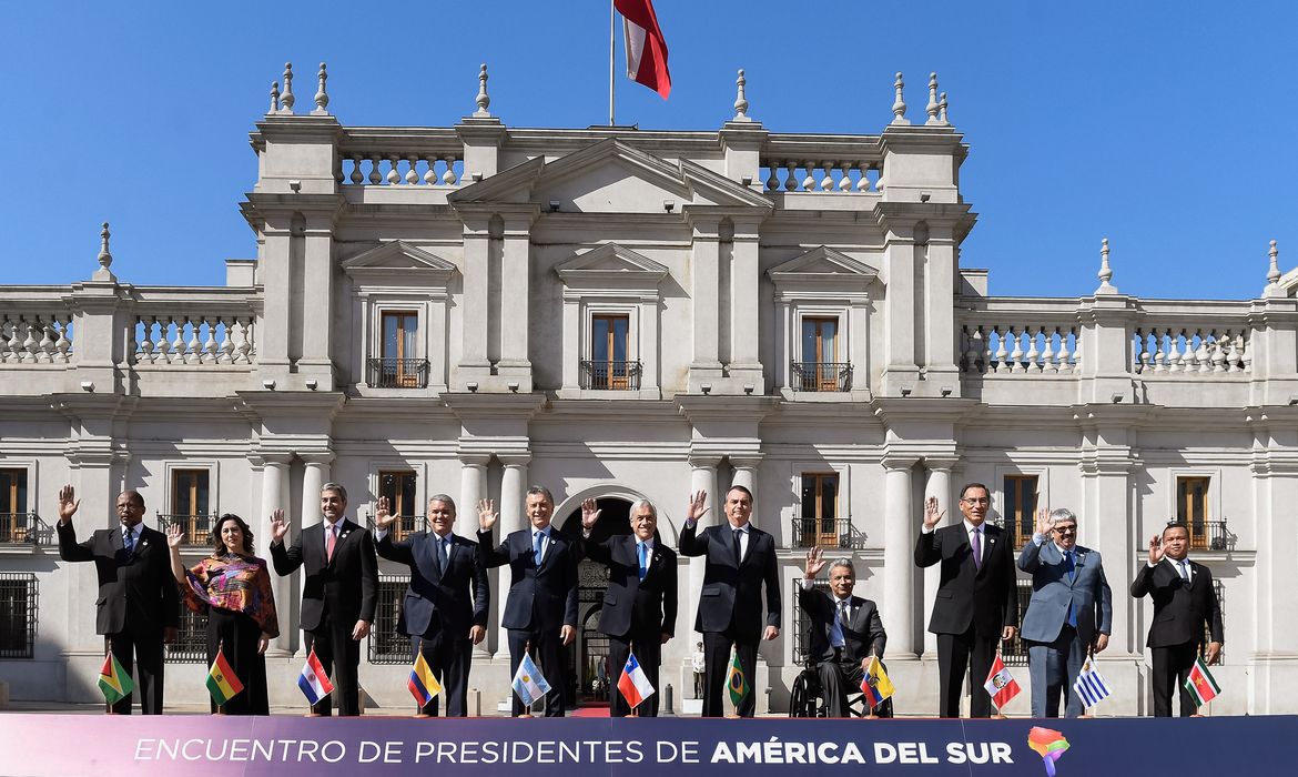 O presidente do Brasil, Jair Bolsonaro, durante foto oficial da Cúpula Presidencial de Integração Sul-Americana, em Santiago, no Chile. 