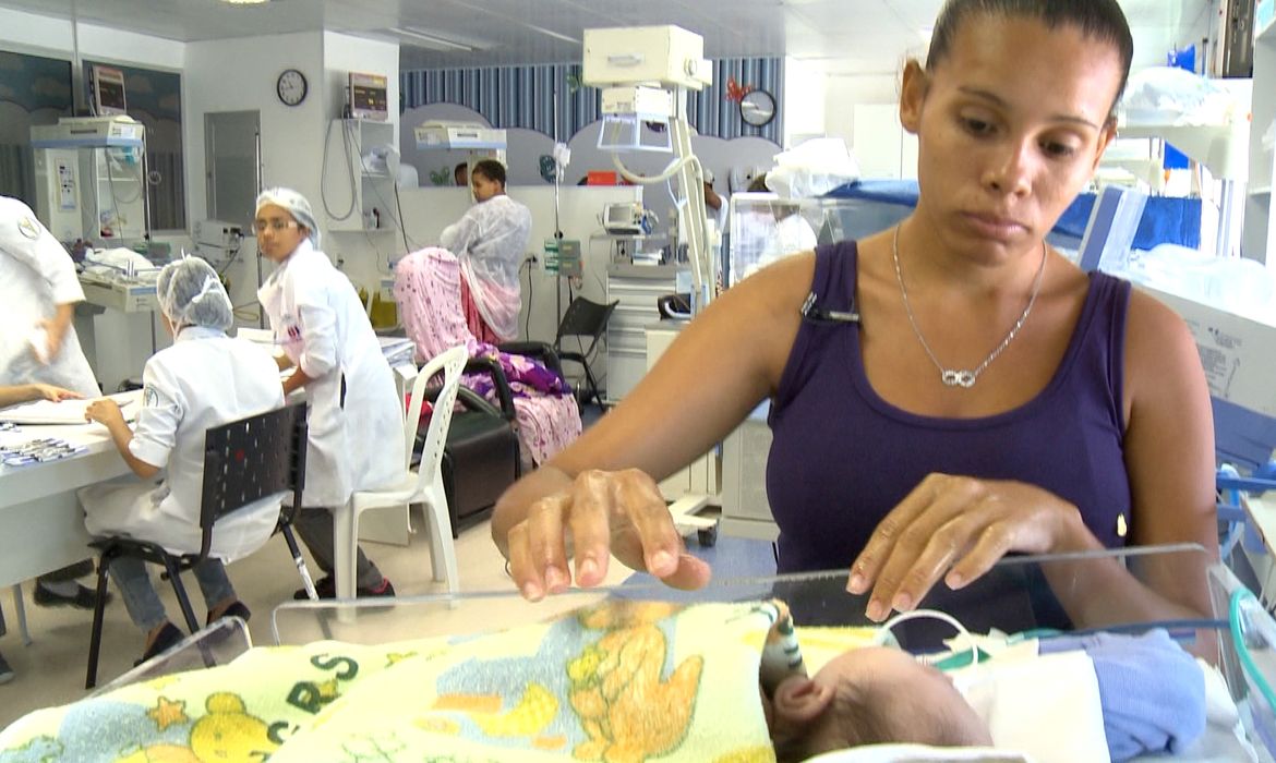 Lucilene Guimarães Moreira, 22 anos, mãe de Cauane Vitória, que nasceu com microcefalia e precisou passar os primeiros meses de vida na UTI neonatal