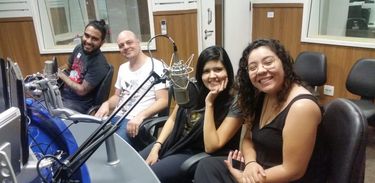 Integrantes da Banda Ralé Xique no estúdio
