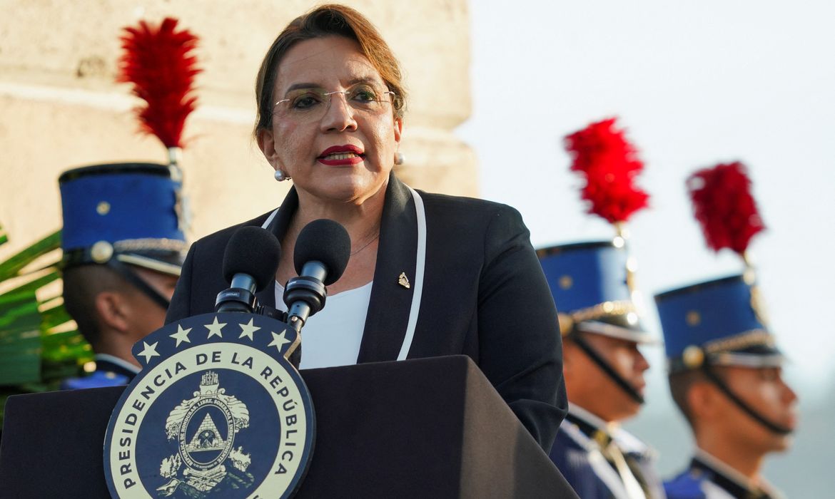 Honduras' President Xiomara Castro delivers a speech during a ceremony to commemorate the National Flag Day, in Tegucigalpa, Honduras September 1, 2024. Reuters/Stringer/Proibida reprodução