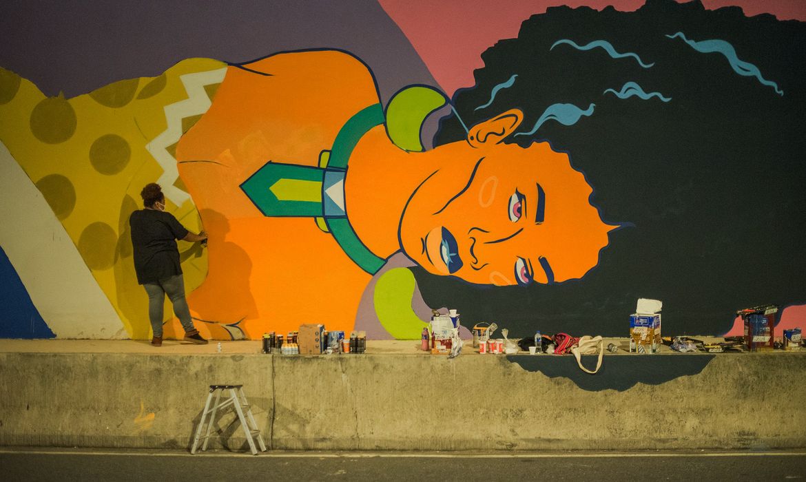 Rio de Janeiro - Começa oficialmente no próximo domingo (27) a exposição de arte urbana “Rua Walls”, que reúne 18 artistas cujas obras foram pintadas nos muros do Porto do Rio de Janeiro, entre os armazéns 10 e 18 da Avenida Rodrigues Alves, na