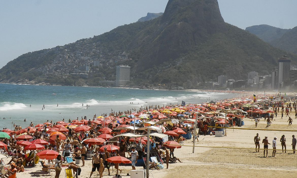 Crise não deve afetar gastos no verão, diz Ministério do Turismo | Agência  Brasil