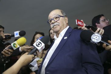 O presidente da Associação Brasileira dos Caminhoneiros (Abcam), José da Fonseca Lopes, fala à imprensa, no Palácio do Planalto. 