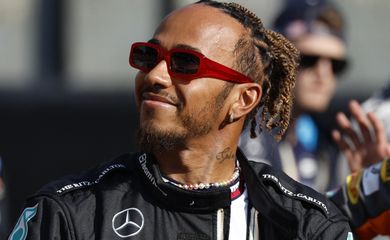 Lewis Hamilton, da Mercedes, antes da corrida no Grande Prêmio de Fórmula 1 em Abu Dhabi, Emirados Árabes Unidos
26/11/2023
REUTERS/Hamad I Mohammed